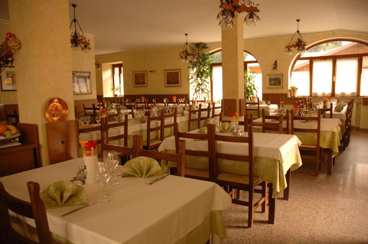 Albergo Ristorante Sole Mezzoldo 外观 照片
